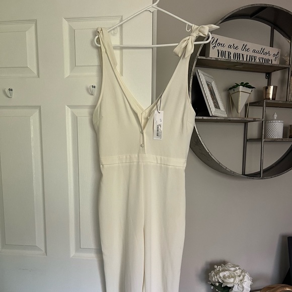 Cupcakes & Cashmere White Jumpsuit. Size Small. Never been worn! - Picture 3 of 3